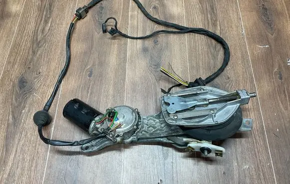 Mercedes-Benz SL R129 Front wiper linkage and motor A0018201207 0390241433 3395107084