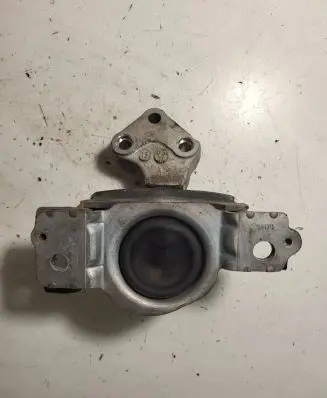 Peugeot 207 Engine mount bracket 9653095980