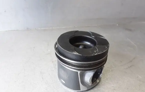 Volvo S60 Piston 