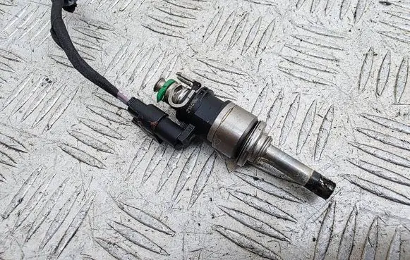 Ford Mondeo MK V Fuel injector DS7G9F593EA