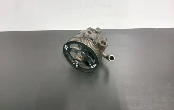 Toyota Avensis T250 Power steering pump 04D1B