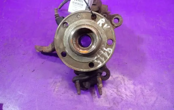 Volkswagen Touran I Front wheel hub spindle knuckle