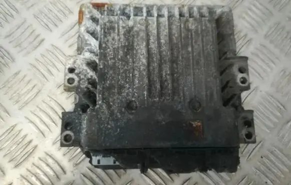 Nissan Juke I F15 Engine control unit/module SID307 S180152502A3