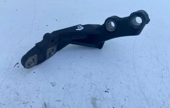Toyota Avensis T250 Engine mounting bracket 3311905010