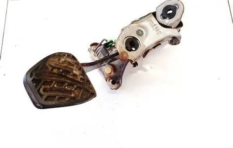 Nissan Juke I F15 Clutch pedal 