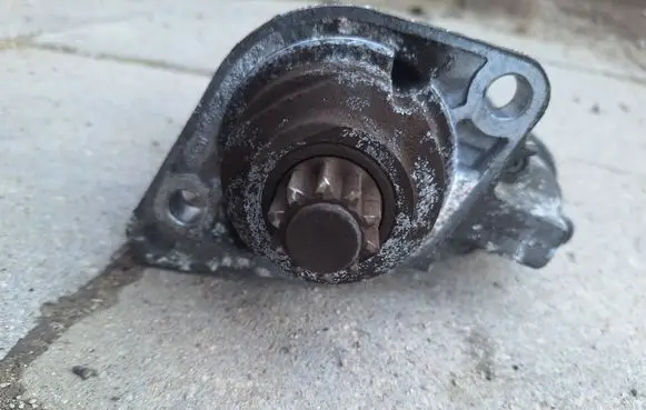 Volkswagen Golf V Starter motor