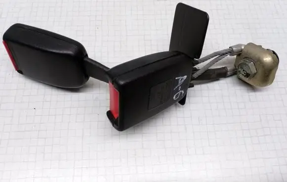 Audi A6 S6 C5 4B Middle seatbelt buckle (rear) 8D0857739