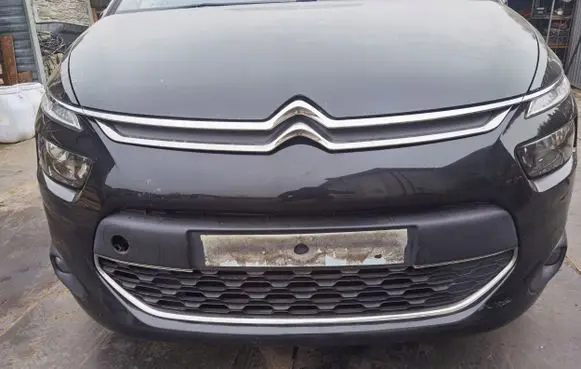 Citroen C4 II Picasso Front bumper 142052