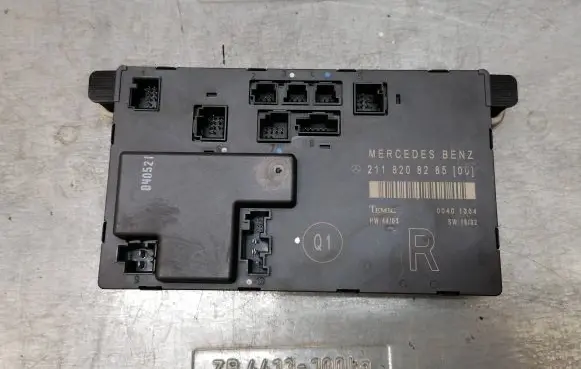 Mercedes-Benz E W211 Door control unit/module 2118208285