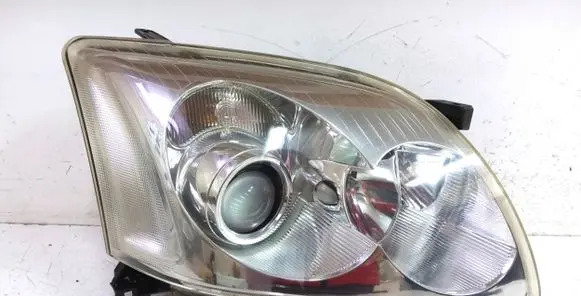 Toyota Avensis T250 Headlight/headlamp 0543