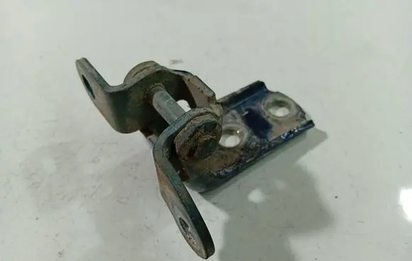 Toyota Corolla E120 E130 Tailgate/trunk/boot hinge 