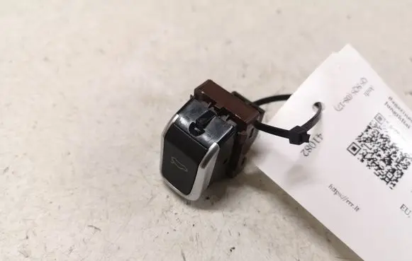 Tailgate opening switch