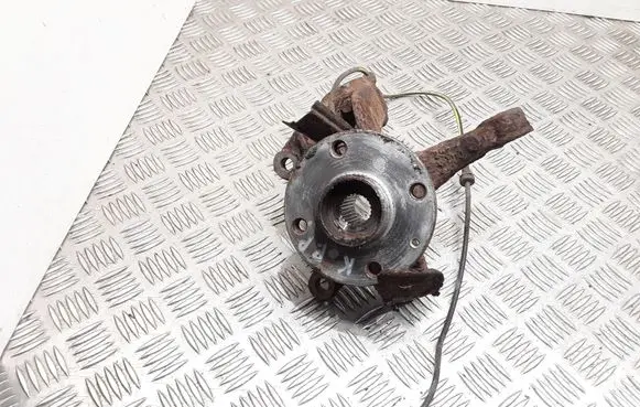 Toyota Aygo AB10 Front wheel hub