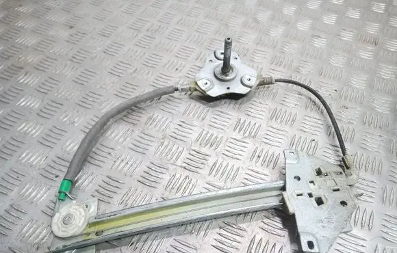 Rear door manual window regulator