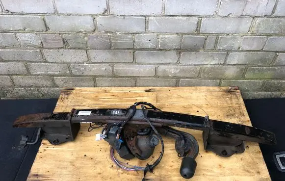 BMW 3 E90 E91 Tow bar set A303213111966 21012013 303213600061