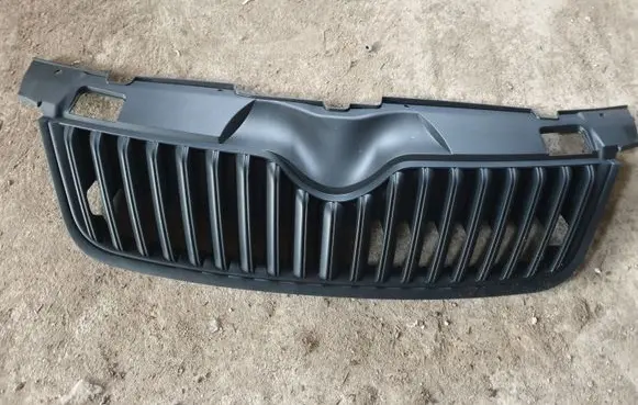 Skoda Fabia Mk2 (5J) Front bumper upper radiator grill 5J0853668B