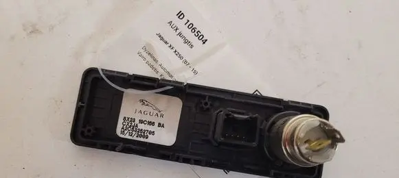 Jaguar XF X250 AUX in-socket connector 8X2319C166BA