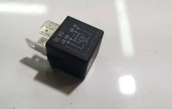Volkswagen PASSAT CC Other relay 1K0951253A