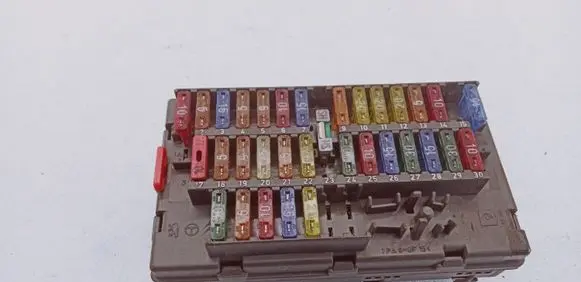 Peugeot Partner Fuse module 9568205480