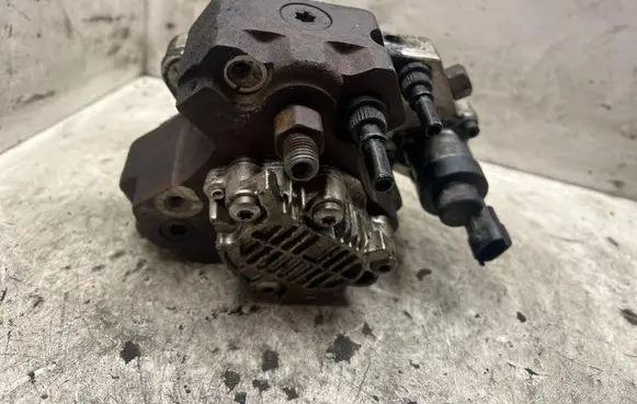 Renault Scenic II - Grand scenic II Fuel injection high pressure pump 8200108225