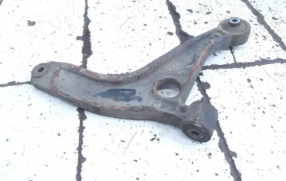 Opel Movano B Front lower control arm/wishbone 11M06U
