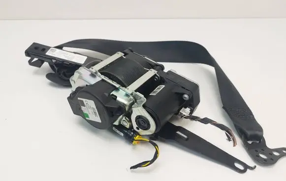 Volkswagen Tiguan Front seatbelt 