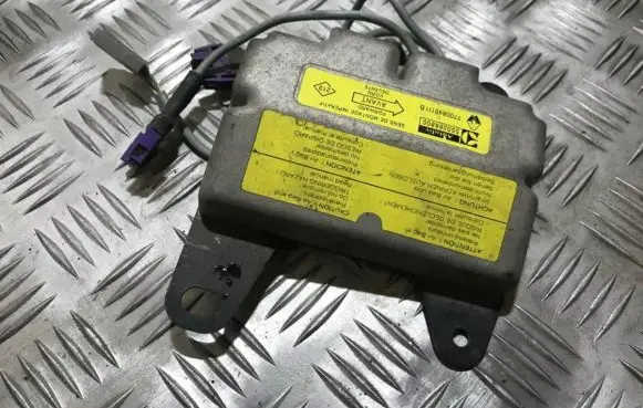 Renault Laguna I Airbag control unit/module 7700840111b 5502888800