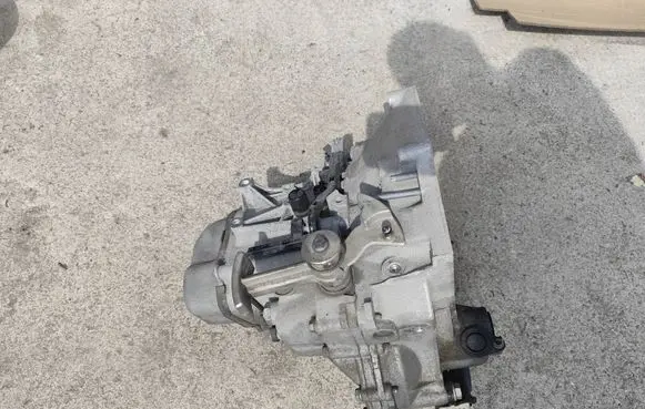 Peugeot 208 II Manual 5 speed gearbox 20A707 1047930