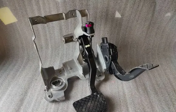 Audi A5 8T 8F Brake pedal bracket assembly 8K1721117 KTS19