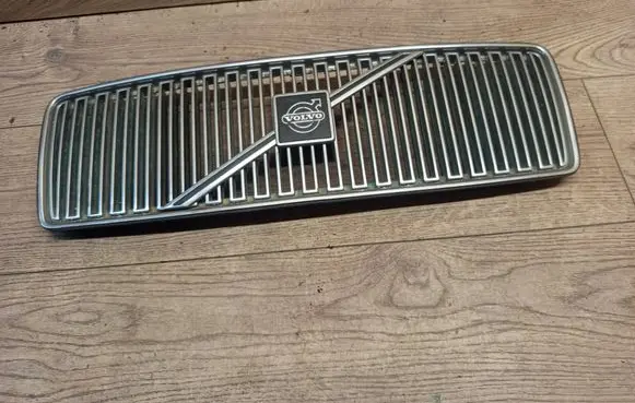 Volvo 960 Front bumper upper radiator grill 139351