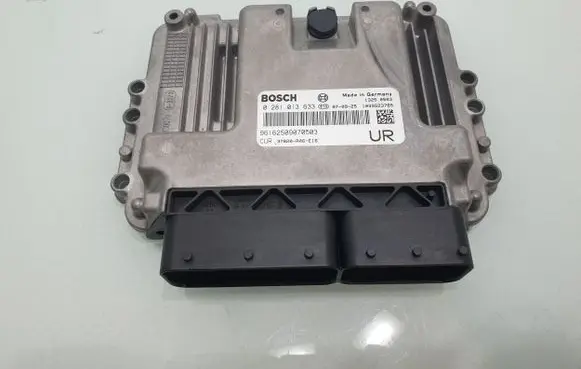 Honda CR-V Engine control unit/module 37820R06E16 0281013633