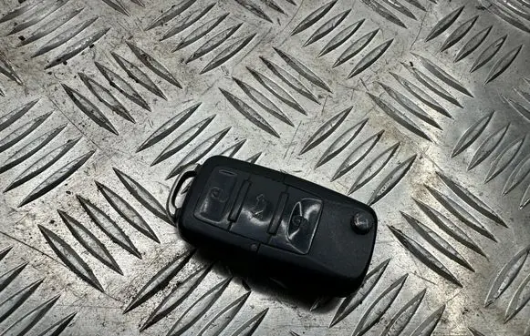 Skoda Octavia Mk2 (1Z) Ignition key/card 