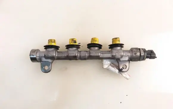 Infiniti M Fuel main line pipe 8201004395A 0445216032 8200880547