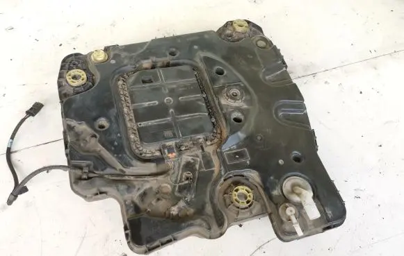 Peugeot 301 AdBlue liquid reservoir P1012340