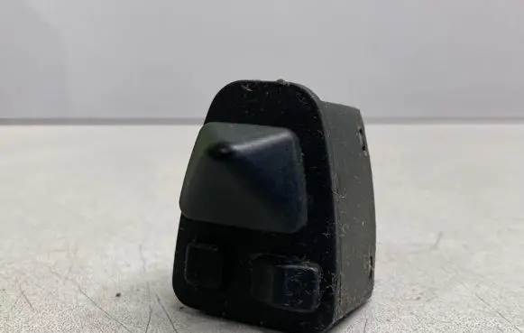 BMW 3 E46 Wing mirror switch 83737329