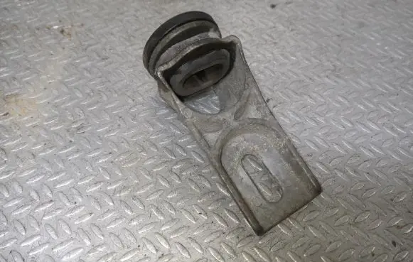 Opel Meriva A Radiator mount bracket 13128108