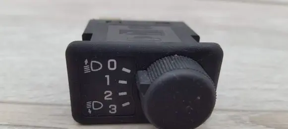 Nissan Almera N16 Headlight level height control switch 6849390J00