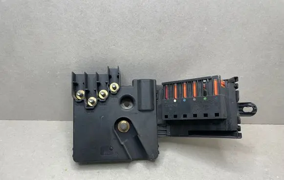 Mercedes-Benz E W211 Fuse module A2115461141