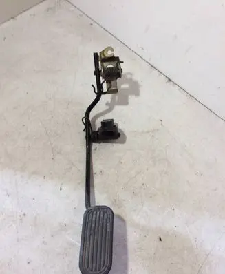 Accelerator throttle pedal