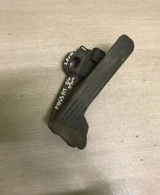 Volkswagen PASSAT B6 Accelerator throttle pedal 1K2721503M