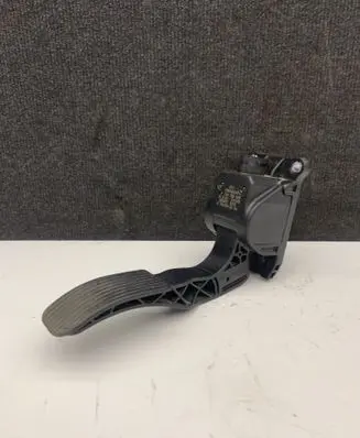 Mercedes-Benz Sprinter W906 Accelerator throttle pedal A9063000304