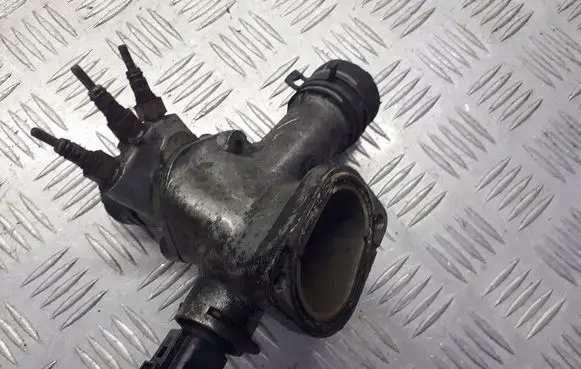 Skoda Octavia Mk1 (1U) Thermostat/thermostat housing 038121133A