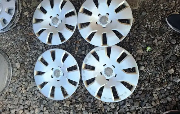 Audi A4 S4 B8 8K R16 wheel hub/cap/trim 8K0601147
