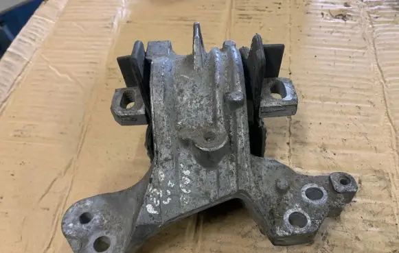 Peugeot 407 Engine mount bracket 326B95