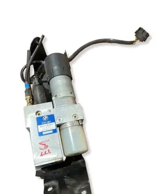 BMW 5 E60 E61 Tailgate hydraulic pump motor 7111867 013722