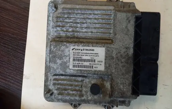 Fiat 500 Engine control unit/module 51862580 80HS8A9BJ BC0101777A