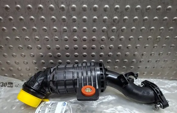 Fiat 500L Turbo air intake inlet pipe/hose S26336008 52151672 68517841AA