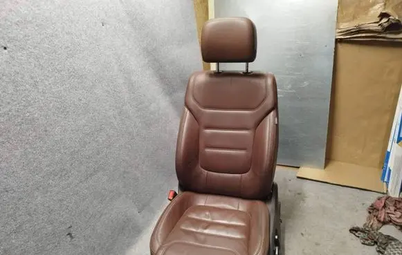Volkswagen Touareg II Front driver seat 7P6971363AK 7P6959777