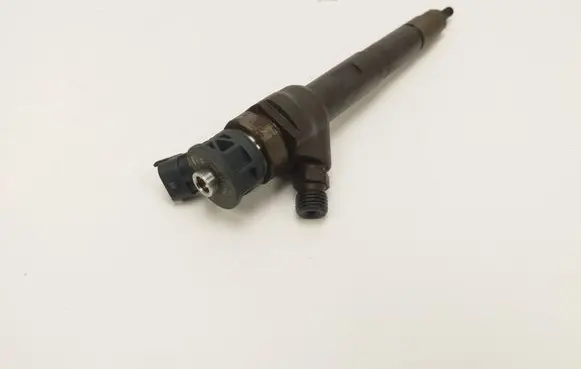 Jaguar XE Fuel injector G4D39K546CA 0445110664