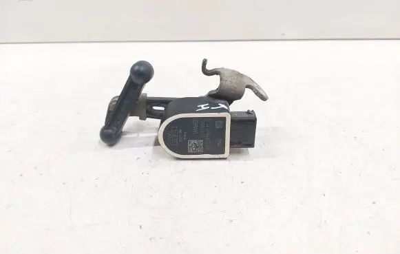 Headlight/headlamp level sensor